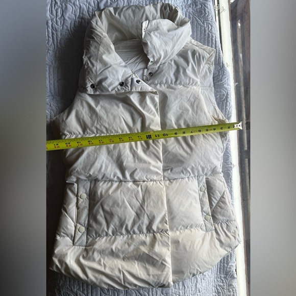 Athleta Cream Puffer Vest LARGE - Picture 2 of 11